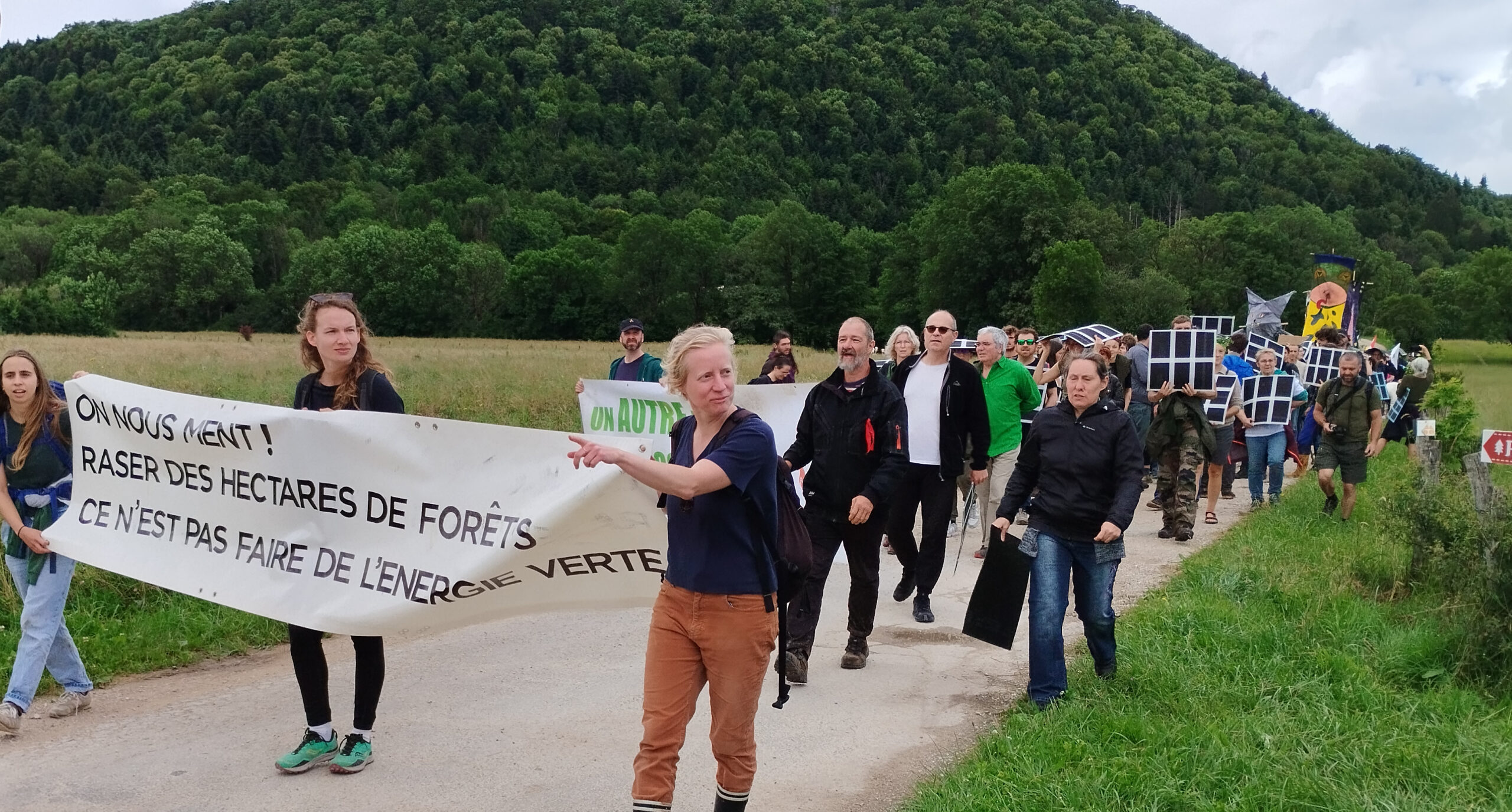 Pas de photovoltaïque dans les forêts, ni en Jura, ni ailleurs